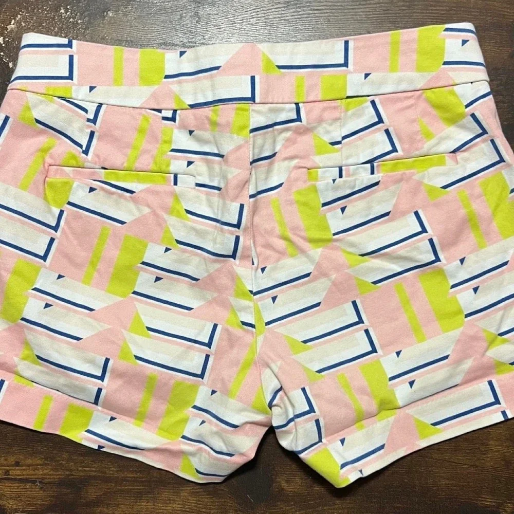 J.Crew pink, white, and blue geometric pattern shorts #geometric #preppy 328.5